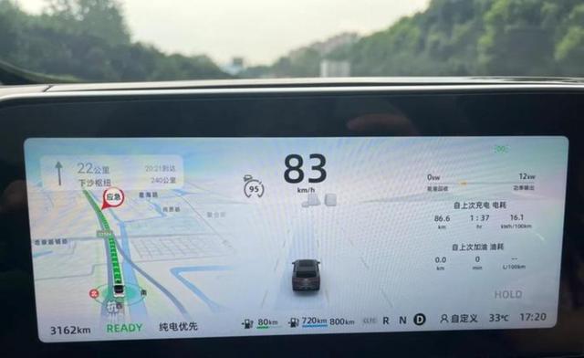 增程的好，纯电永远代替不了，早起上车才发觉电量仅剩23％，续航不足心疼，增程让你边走边充轻松应对出行需求-有驾