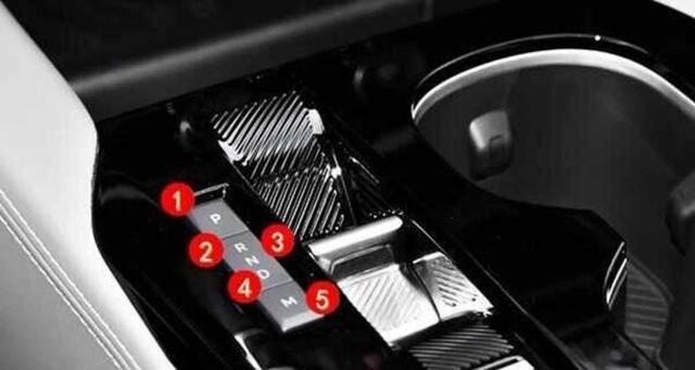 当初选车纠结了半个月最终咬咬牙提了凡尔赛海外版如今开了2000多公里每次停车都忍不住回头多看一眼这波选择真是性价比天花板-有驾