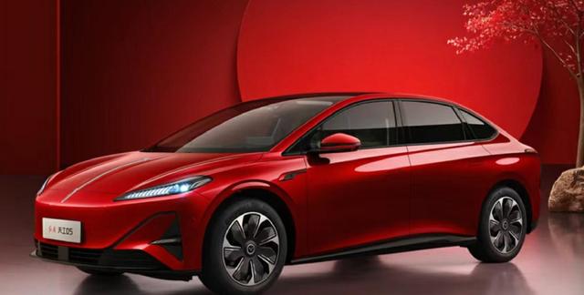 太不可思议我国汽车市场现状：各系车纷纷降价新车层出不穷，安全配置创新突破红旗天工05以全方位安全技术引领未来出行安全-有驾