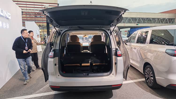 星光价格怎么样__2016新款宝骏730售价