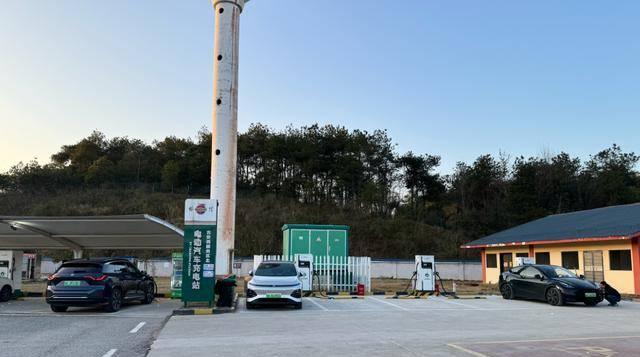 三十二年驾龄老司机：从油车到电车，我的出行观念变了-有驾