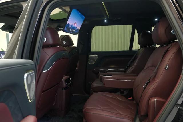 探店岚图泰山，体量感足气场强，综合豪华感比肩问界M9-有驾