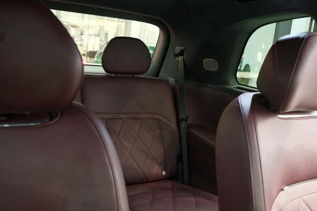 探店岚图泰山，体量感足气场强，综合豪华感比肩问界M9-有驾