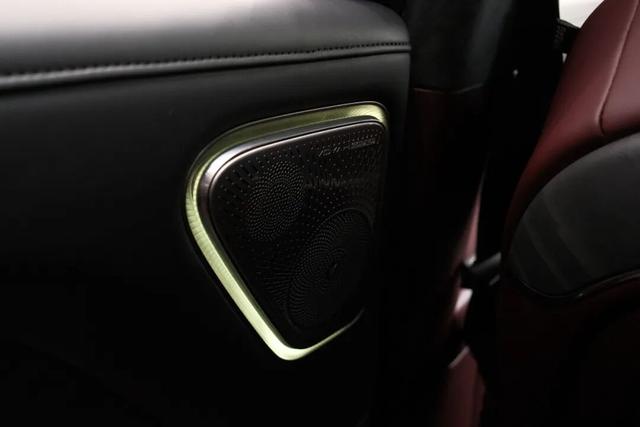 探店岚图泰山，体量感足气场强，综合豪华感比肩问界M9-有驾