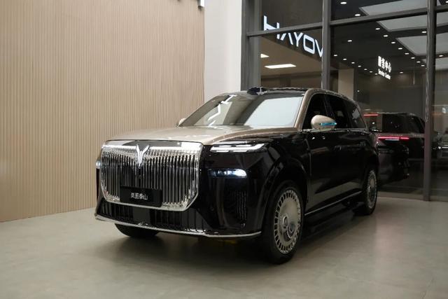 探店岚图泰山，体量感足气场强，综合豪华感比肩问界M9-有驾