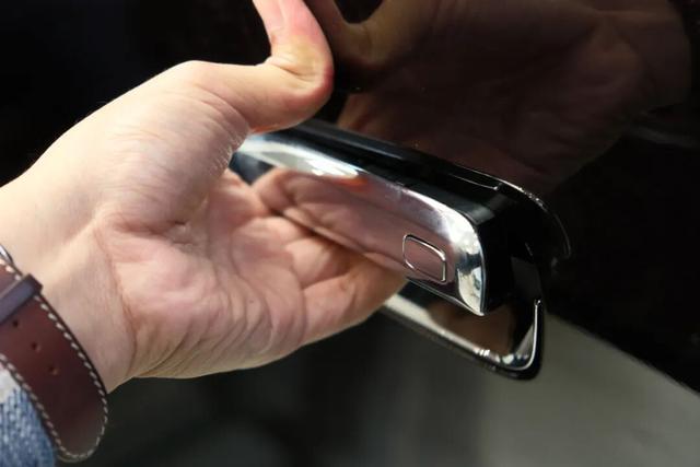 探店岚图泰山，体量感足气场强，综合豪华感比肩问界M9-有驾