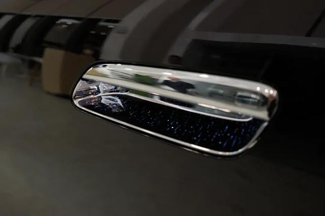 探店岚图泰山，体量感足气场强，综合豪华感比肩问界M9-有驾