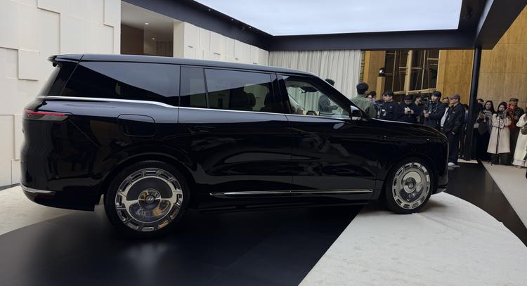 _售32.28万元起 智己LS9正式上市_售32.28万元起 智己LS9正式上市