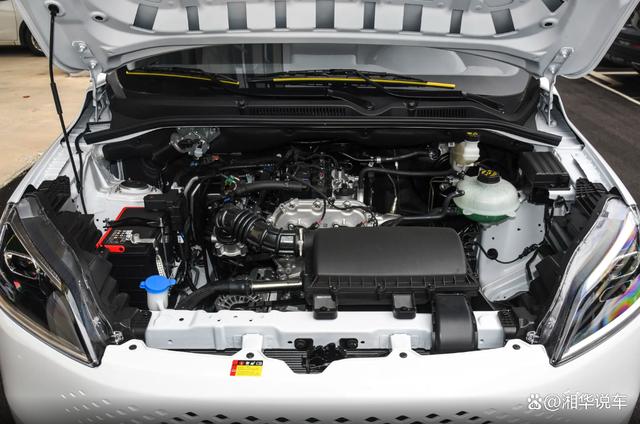 全新五菱宏光上市，车头像新能源车圆润，依旧1.5L发动机加手动挡-有驾