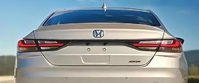 告别中庸！第十二代雅阁颜值智驾双升级，106km 插混续航能否领跑 B 级车市？-有驾