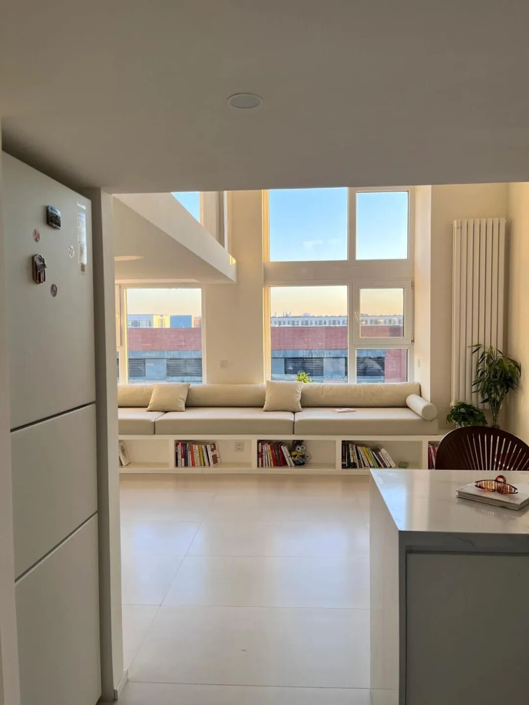 果然还是年轻人“鬼点子”多!飘窗换个思路设计,实用性直接翻倍_果然还是年轻人“鬼点子”多!飘窗换个思路设计,实用性直接翻倍_