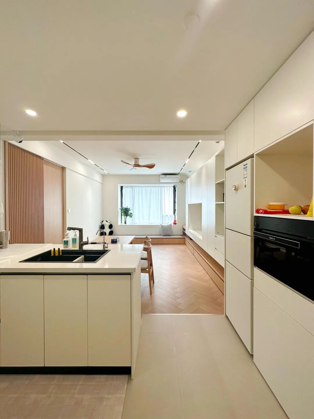 _果然还是年轻人“鬼点子”多!飘窗换个思路设计,实用性直接翻倍_果然还是年轻人“鬼点子”多!飘窗换个思路设计,实用性直接翻倍