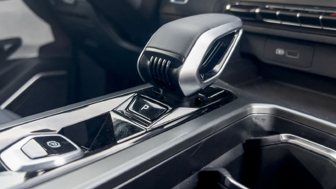 上市限时价8.99-11.99万元 吉利第三代豪越L正式上市