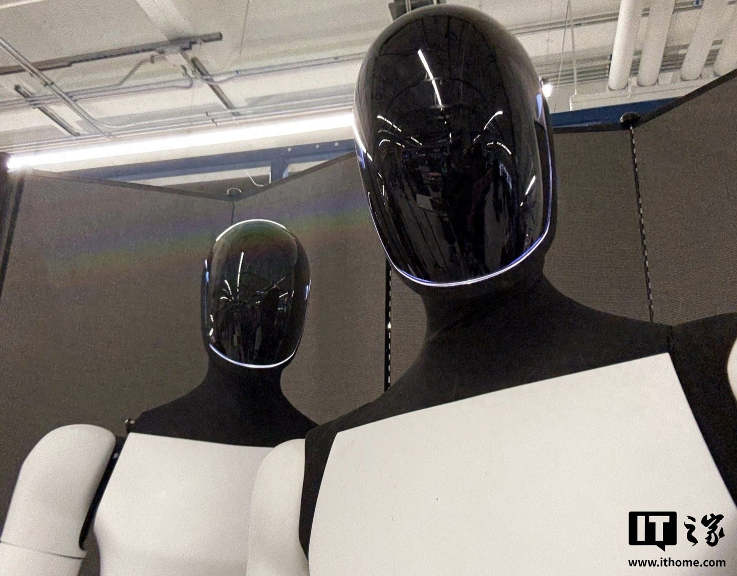 马斯克人形机器人发布会_马斯克机器人视频_