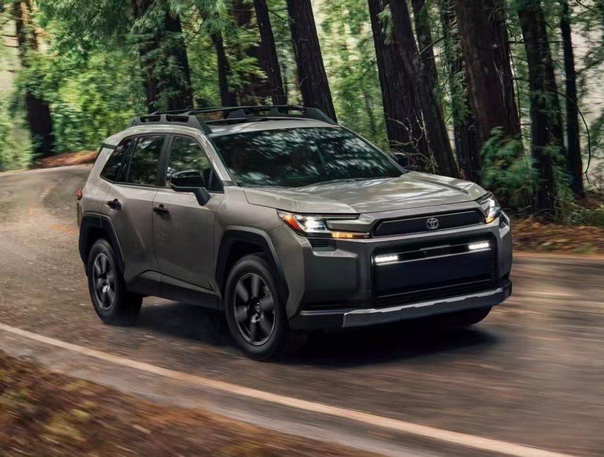 “小号普拉多”？智能化大幅提升，新一代RAV4荣放16.98万元起_“小号普拉多”？智能化大幅提升，新一代RAV4荣放16.98万元起_