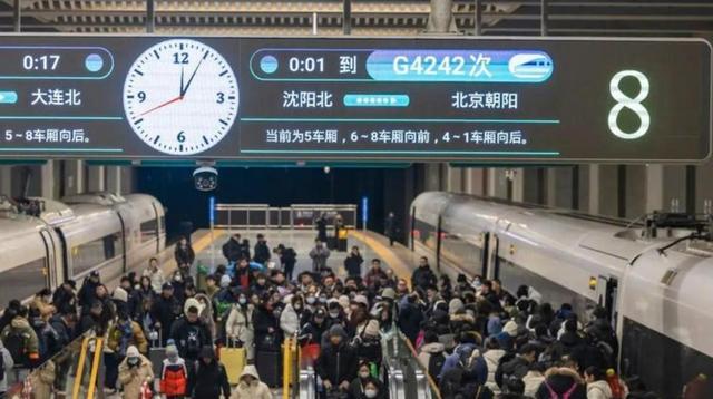 泸州只有100趟动车我上周刚在站台啃完最后一口凉饼抬头数屏,深圳重庆成都等多线开通让交通变得更加便捷,城市逐步迈向高铁新时代-有驾