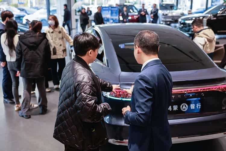 鸿蒙智行享界12月交付目标破万，年度直播解码中国豪华新范式__鸿蒙智行享界12月交付目标破万，年度直播解码中国豪华新范式