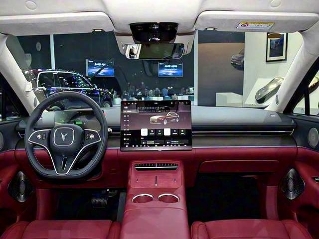 岚图追光L上市，搭载乾崑ADS，支持5C超充-有驾