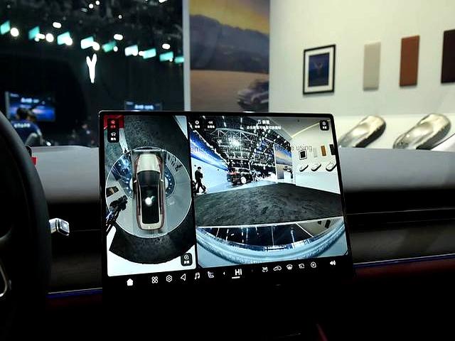 岚图追光L上市，搭载乾崑ADS，支持5C超充-有驾