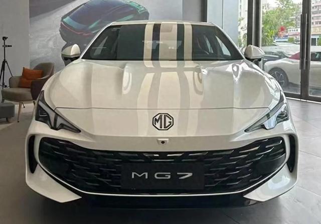名爵MG7运动豪车排面足!值买理由揭秘-有驾