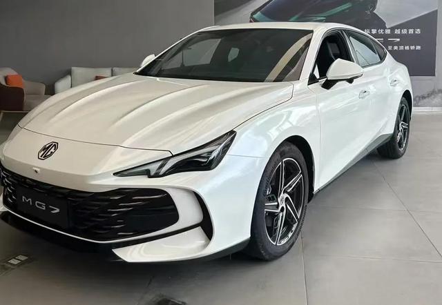 名爵MG7运动豪车排面足!值买理由揭秘-有驾